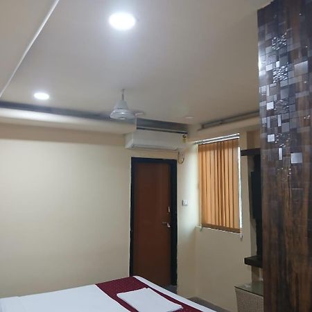 Blossoms Room Hotel Alekhya Residency- Luxury Lollection 하이데라바드 외부 사진