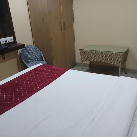 Blossoms Room Hotel Alekhya Residency- Luxury Lollection 하이데라바드 외부 사진