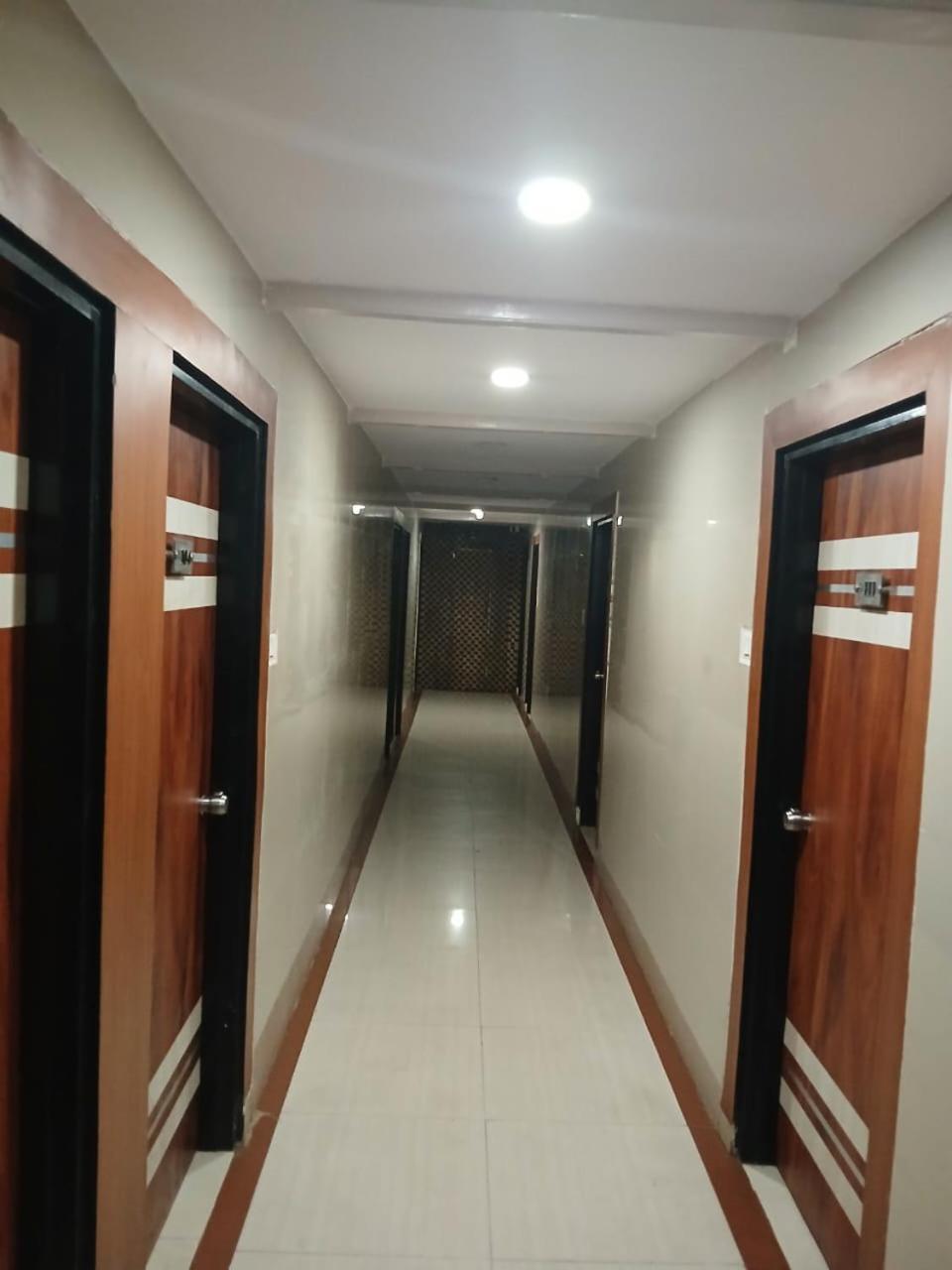Blossoms Room Hotel Alekhya Residency- Luxury Lollection 하이데라바드 외부 사진