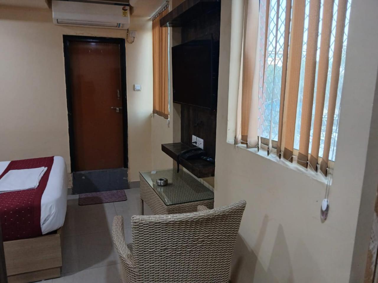 Blossoms Room Hotel Alekhya Residency- Luxury Lollection 하이데라바드 외부 사진