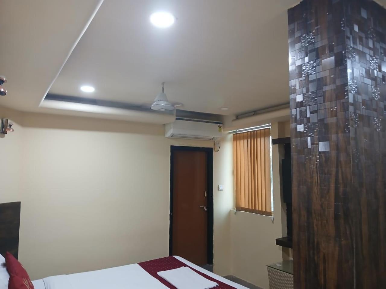 Blossoms Room Hotel Alekhya Residency- Luxury Lollection 하이데라바드 외부 사진