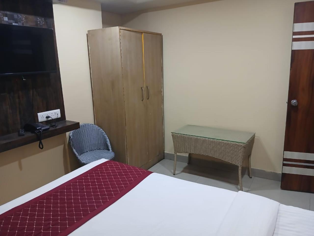 Blossoms Room Hotel Alekhya Residency- Luxury Lollection 하이데라바드 외부 사진