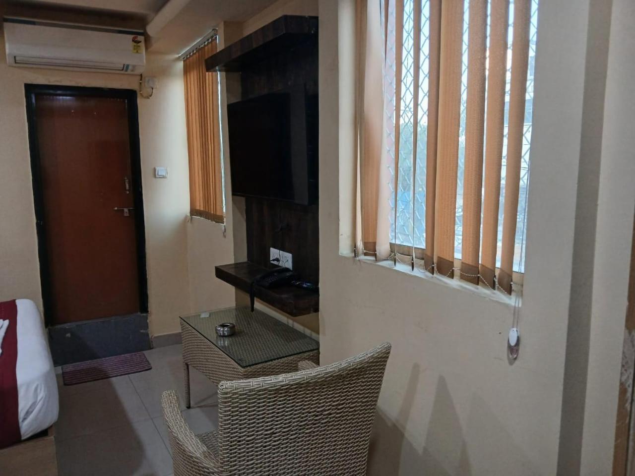 Blossoms Room Hotel Alekhya Residency- Luxury Lollection 하이데라바드 외부 사진