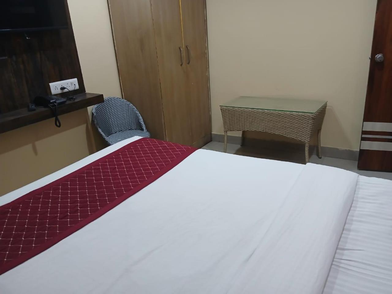 Blossoms Room Hotel Alekhya Residency- Luxury Lollection 하이데라바드 외부 사진