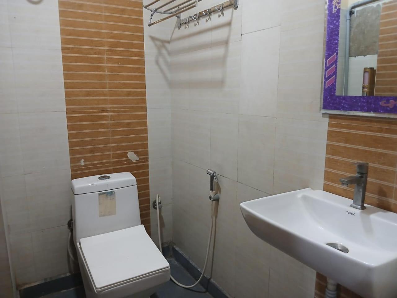 Blossoms Room Hotel Alekhya Residency- Luxury Lollection 하이데라바드 외부 사진