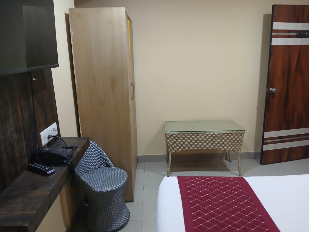 Blossoms Room Hotel Alekhya Residency- Luxury Lollection 하이데라바드 외부 사진