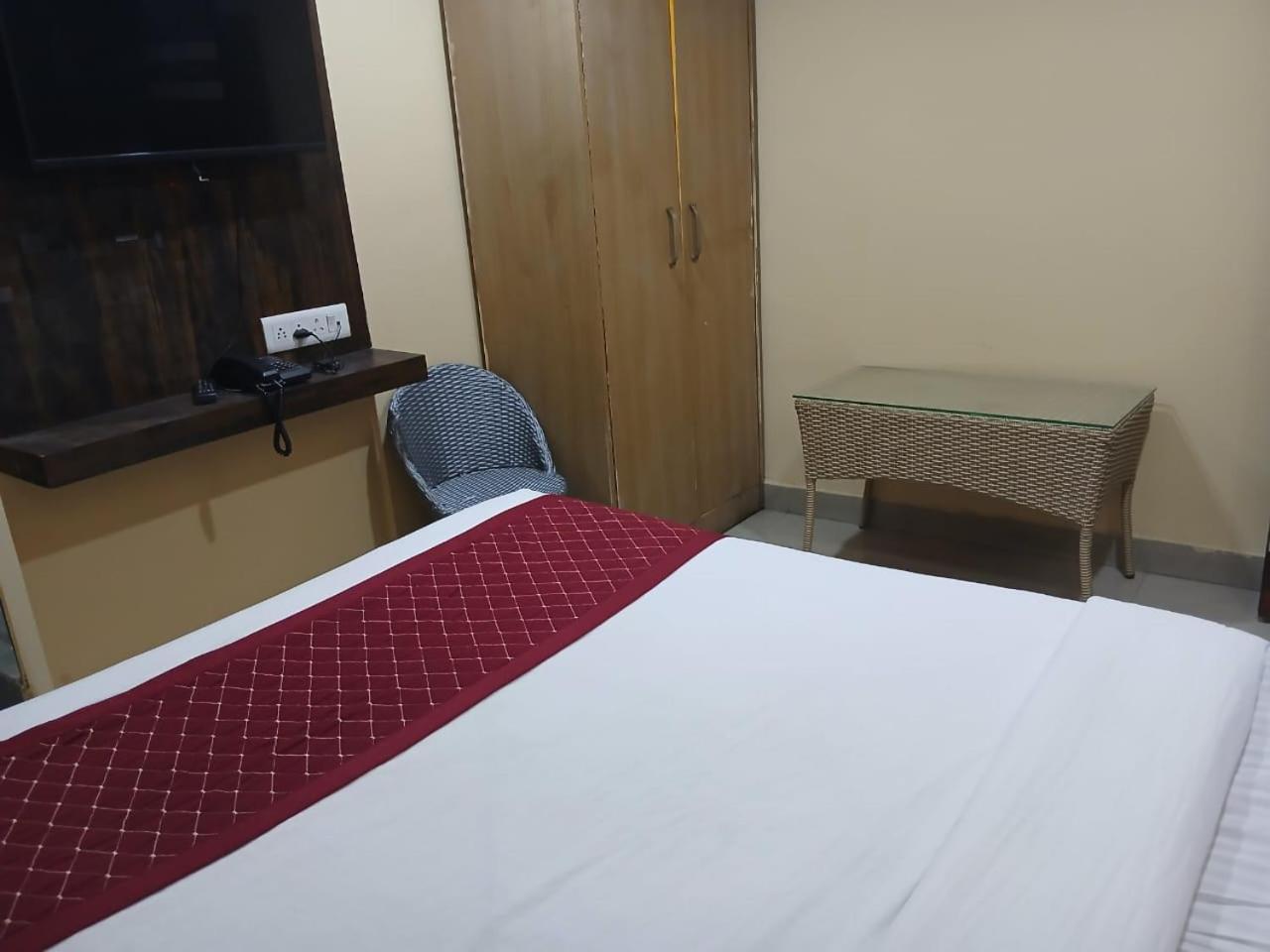 Blossoms Room Hotel Alekhya Residency- Luxury Lollection 하이데라바드 외부 사진