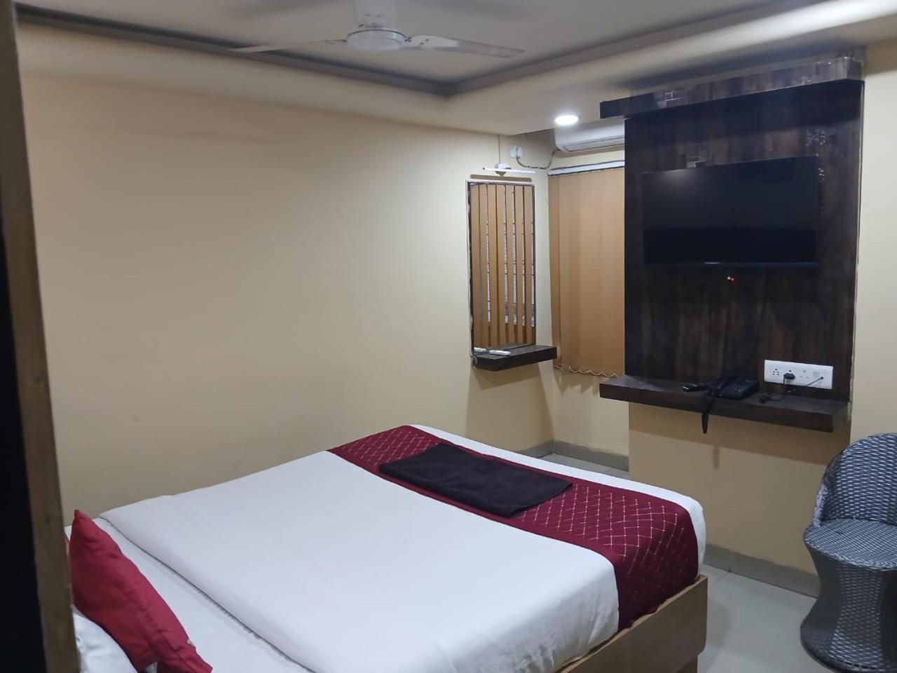 Blossoms Room Hotel Alekhya Residency- Luxury Lollection 하이데라바드 외부 사진