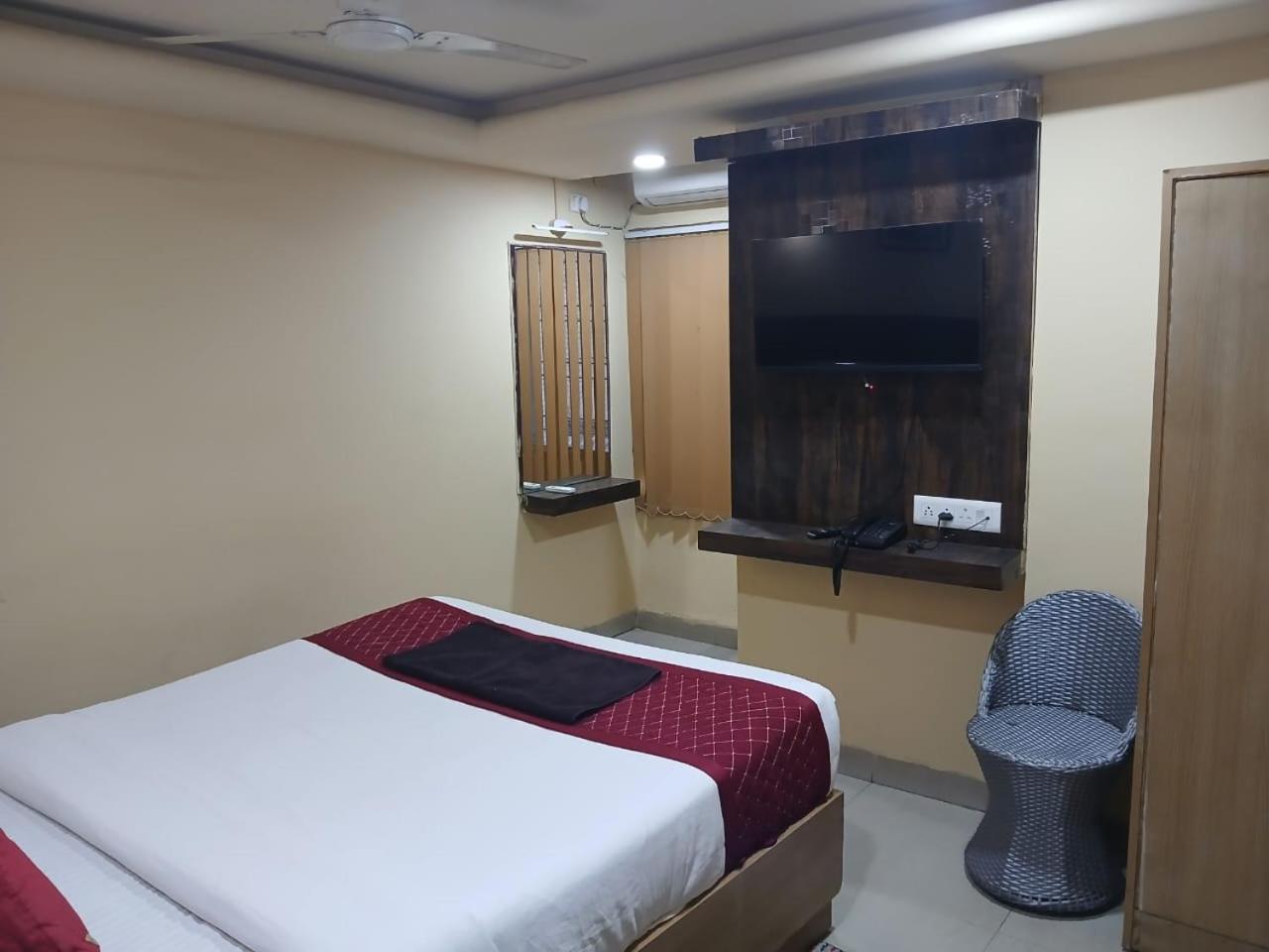Blossoms Room Hotel Alekhya Residency- Luxury Lollection 하이데라바드 외부 사진