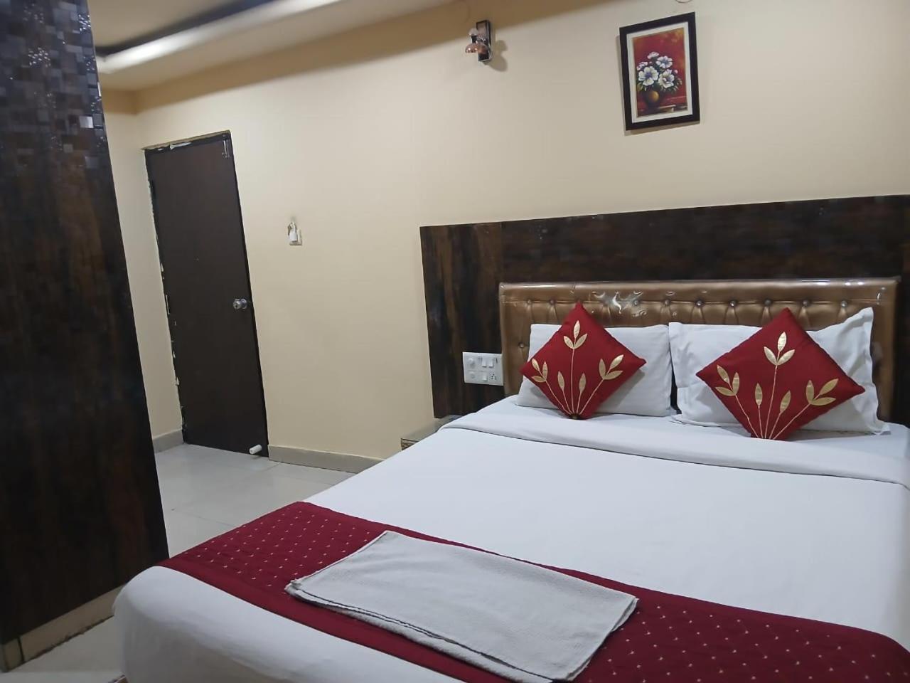 Blossoms Room Hotel Alekhya Residency- Luxury Lollection 하이데라바드 외부 사진
