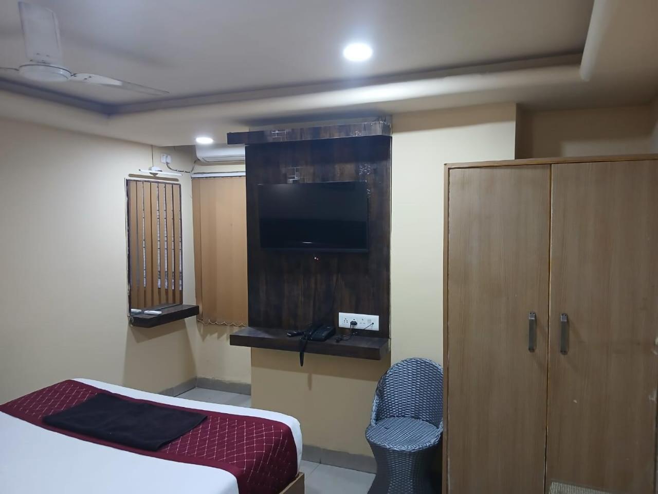 Blossoms Room Hotel Alekhya Residency- Luxury Lollection 하이데라바드 외부 사진